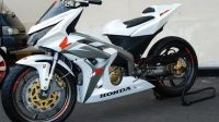 Modifikasi Honda Blade dengan Aura Moto GP