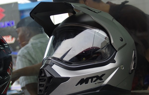 MTX Silver Helmet dari Yamaha